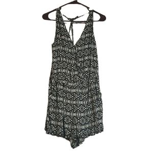 Women’s L Decree romper Black and White